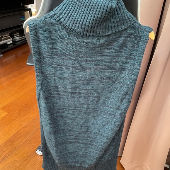 Banana Republic Sleeveless Turtleneck Sweater - Picture 4 of 7